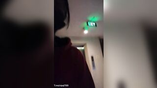 Dâm nữ đêm không ngủ ra sảnh trung cư khiêu dâm
