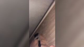 địt cho con bé sinh viên chạy kêu quanh phòng