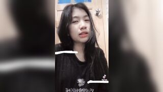 mấy bé genz mới lớn chưa gì đã khoe vú bướm rồi