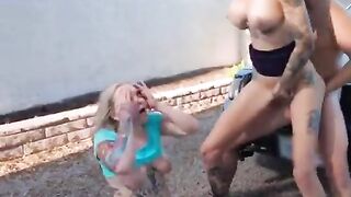 Địt 2 em rau dâm lồn ngon ngoài biển vú to lồn khít phụt nước dâm đãng kích thích