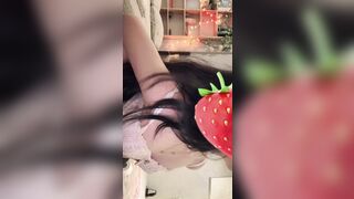 em xinh lớp 10 tập tành khoe vú trên mạng để nổi