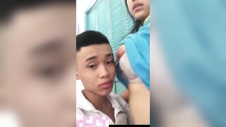 HS ĐỊT NHAU TRONG TRƯỜNG