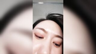 Gái gọi cưỡi cu giả lồn phụt nước dâm đãng