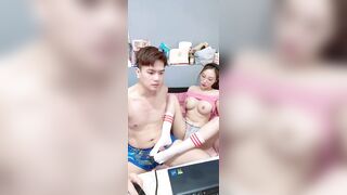 Vợ chồng địt nhau trên live vú to lồn ngon dâm đãng kích thích