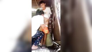 Dắt e trai ra sau bù khu