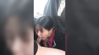 Bắt em bú cu trên ôtô đến xuất tinh vào miệng