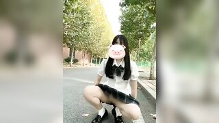 ( trung quốc ) Nữ sinh đại học phô bày thân thể và tự sướng trong khuôn viên trường