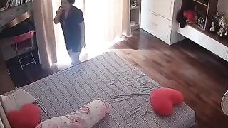 Hack cam thấy a ck tranh thủ e trai đi làm lẻn vào phòng đụ em dâu dâm xinh đg ngủ