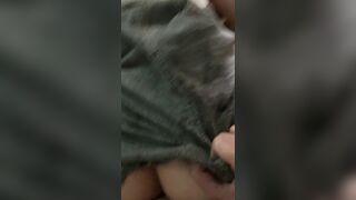 lý do mấy bé thích mặc váy chỉ cần vén sang bên là chịch được