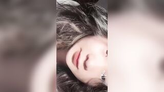 bé ngọc nhi học sinh xinh xắn khoe vú non nhìn mặt muốn đi tù quá