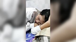 dụ bé lớp 10 vào nhà nghỉ rập địt
