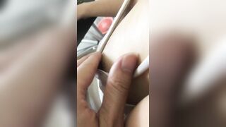 mân mê cặp vú bé rau đang làm học