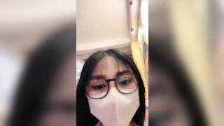 E teen Việt dâm nữ livetream show lồn public trong quán cf xém bị phát hiện
