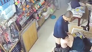 Hack cam thấy bố ck già lột đồ con dâu bắt bú cu chổng mông cho bố đụ trg phòng con