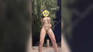 Em gái trần truồng hẩy lồn trên vỉa hè cực nứng