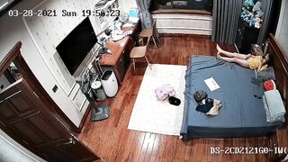 Đặt cam ra trong phòng mở cam xem thì phát hiện em vợ tự ý vào phòng tụt váy sờ lồn