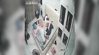 Hack cam phát hiện gia đình Việt Nam kì lạ chị gái và e gái đều ngủ nude k mặc đồ