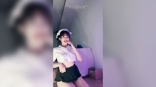 Gái xinh mình dây vú to mông bự khoe hàng gạ trai dâm đãng