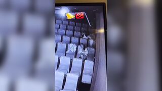 Vào rạp chiếu phim để địt nhau cho kích thích