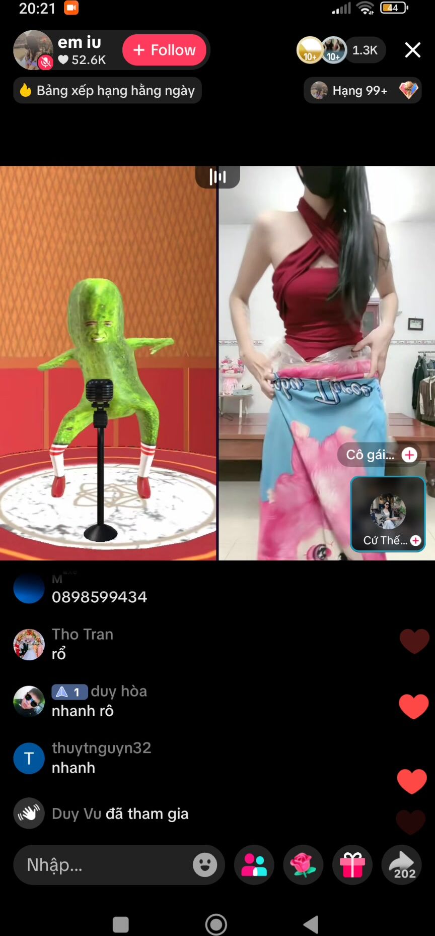 Em gái live tiktok show hàng trắng nõn