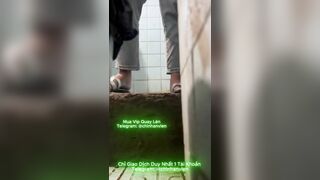Quay Lén Chị Họ Đi Tè