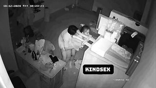Check Camera thấy vợ vụng trộm cùng bạn thân
