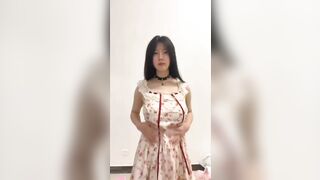 người em tuy nhỏ nhưng vú em thì to tròn đẹp tuyệt vời
