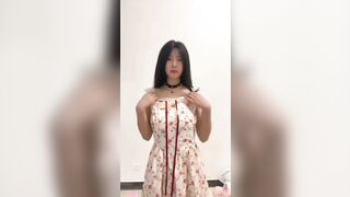 người em tuy nhỏ nhưng vú em thì to tròn đẹp tuyệt vời