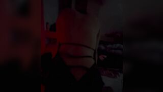 em còn ngại dù dâm nhưng không dám bật điện vì còn ngại