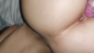 địt chưa đủ anh còn lấy tay chọc lỗ nhị em nữa