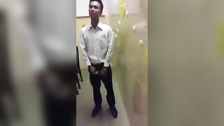Thua kèo nên sục trước học sinh