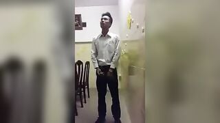 Thua kèo nên sục trước học sinh
