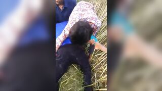3 thằng đè chịt 1 em ở hành tinh ấn độ