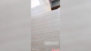 Nhờ thằng bạn thân đưa đón đi học bé em họ love 10 về nhà phát hiện nó địt tung lồn l