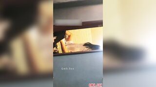 Nhờ thằng bạn thân đưa đón đi học bé em họ love 10 về nhà phát hiện nó địt tung lồn l