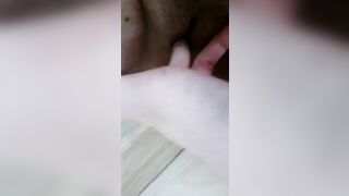 Em gái ngồi thủ dâm rên cực kích thích