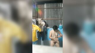 Quay lén mẹ bỉm lông nhiều