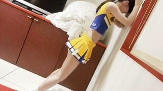 Clip Sex Địt em gái mặc đồ cổ vũ lên đỉnh co giật liên tục xuất tinh trong