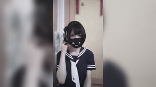 Em ladyboy cosplay học sinh thủ dâm