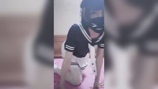 Em ladyboy cosplay học sinh thủ dâm