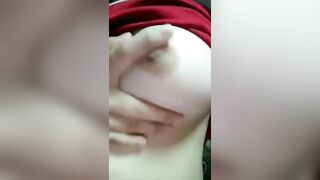 Học sinh mới lớn bóp bú
