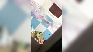 Em sinh viên nứng giữa trưa tự móc trong phòng trọ
