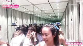 Đoạn video rò rỉ đc cho là các dancer thân hình nóng bỏng bị quay lén khi thay đồ
