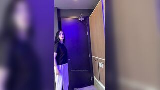 Clip sex PongKyubi khỏa thân đi tắm show hàng móc lồn cực dâm
