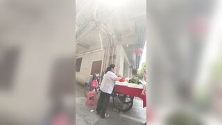 Dâm nữ xinh đẹp hàng ngon mới sáng nứng lồn đi mua đồ k mặc đồ lót show hàng public