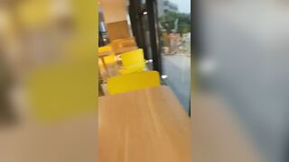 em xinh thích khoe hàng mọi lúc mọi nơi