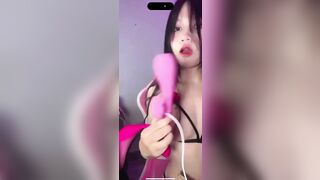 idol Huyền Trang live game lộ clip móc lồn tặng user xem