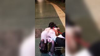 Traning salve ladyboy nơi công cộng