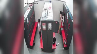 quay lén  phòng thay đồ nữ tập thể
