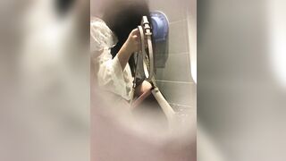 Quay lén gái xinh đái trong trung tâm thương mại